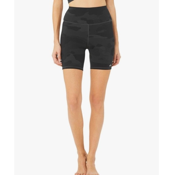 Alo 7" High-Waist Vapor Short, Black Camouflage - Picture 1 of 11